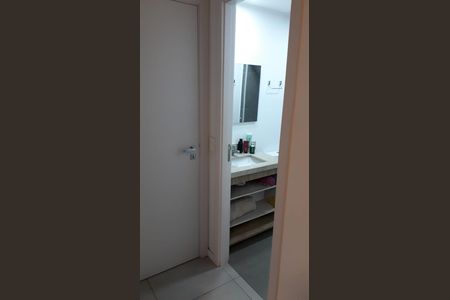 Apartamento à venda com 55m², 2 quartos e 1 vaga Apartamento à venda com 55m², 2 quartos e 1 vagaBanheiro