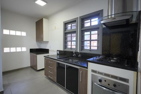 Cozinha de casa à venda com 2 quartos, 135m² em Santana, Porto Alegre