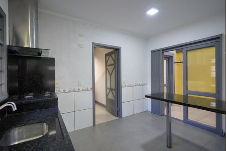 Cozinha de casa à venda com 2 quartos, 135m² em Santana, Porto Alegre