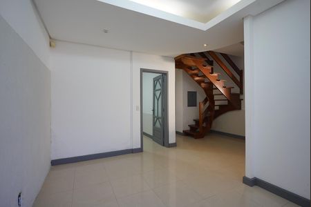 Sala de casa à venda com 2 quartos, 135m² em Santana, Porto Alegre