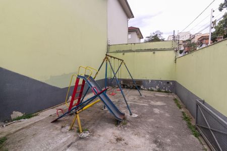 Casa de condomínio à venda com 54m², 2 quartos e 1 vagaParque infantil
