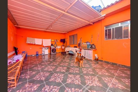 Casa à venda com 122m², 2 quartos e 5 vagas Casa à venda com 122m², 2 quartos e 5 vagasQuintal