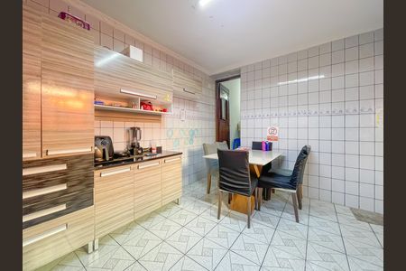 Casa à venda com 122m², 2 quartos e 5 vagas Casa à venda com 122m², 2 quartos e 5 vagasCozinha
