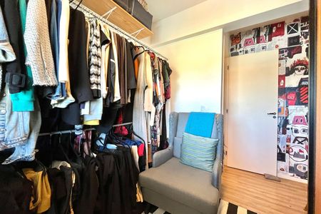 Apartamento à venda com 77m², 2 quartos e 2 vagas Apartamento à venda com 77m², 2 quartos e 2 vagasCloset da suíte