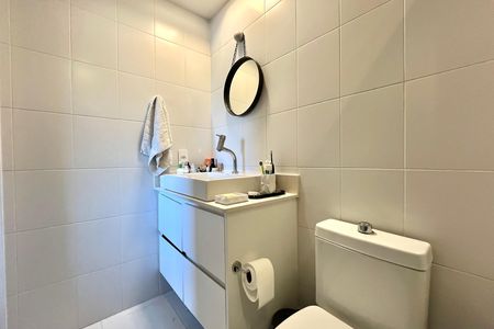 Apartamento à venda com 77m², 2 quartos e 2 vagas Apartamento à venda com 77m², 2 quartos e 2 vagasBanheiro da Suíte