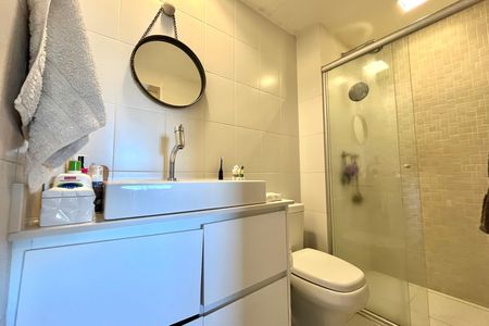 Apartamento à venda com 77m², 2 quartos e 2 vagas Apartamento à venda com 77m², 2 quartos e 2 vagasBanheiro da Suíte
