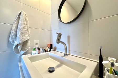 Apartamento à venda com 77m², 2 quartos e 2 vagas Apartamento à venda com 77m², 2 quartos e 2 vagasBanheiro da Suíte