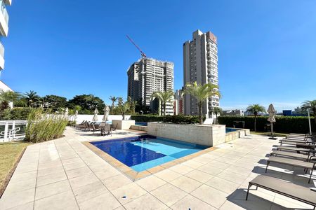Apartamento à venda com 77m², 2 quartos e 2 vagas Apartamento à venda com 77m², 2 quartos e 2 vagasÁrea comum - Piscina