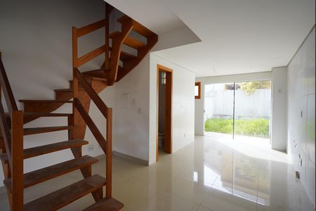 Sala e cozinha de casa à venda com 2 quartos, 140m² em Guarujá, Porto Alegre
