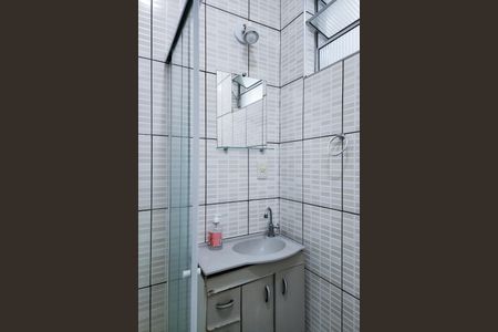 Banheiro  de kitnet/studio para alugar com 1 quarto, 30m² em Grajaú, Rio de Janeiro
