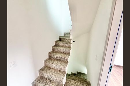 Casa de condomínio à venda com 124m², 3 quartos e 2 vagas Casa de condomínio à venda com 124m², 3 quartos e 2 vagasEscada