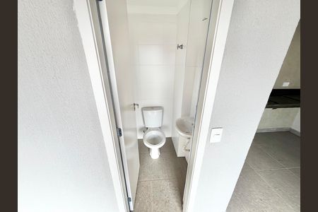 Casa de condomínio à venda com 124m², 3 quartos e 2 vagas Casa de condomínio à venda com 124m², 3 quartos e 2 vagasVaranda gourmet Banheiro