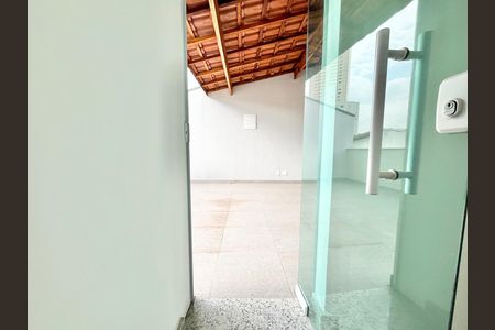 Casa de condomínio à venda com 124m², 3 quartos e 2 vagas Casa de condomínio à venda com 124m², 3 quartos e 2 vagasPorta