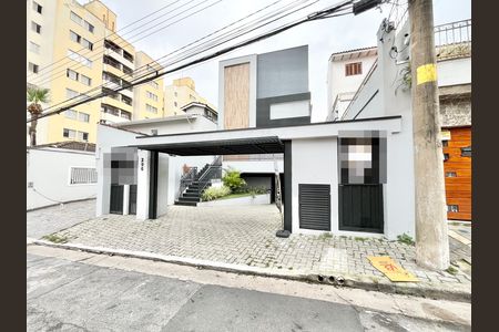 Casa de condomínio à venda com 124m², 3 quartos e 2 vagas Casa de condomínio à venda com 124m², 3 quartos e 2 vagasFachada