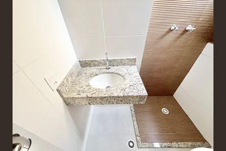 Casa de condomínio à venda com 124m², 3 quartos e 2 vagas Casa de condomínio à venda com 124m², 3 quartos e 2 vagasBanheiro da Suíte 1