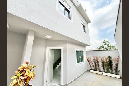 Casa de condomínio à venda com 124m², 3 quartos e 2 vagas Casa de condomínio à venda com 124m², 3 quartos e 2 vagasFachada