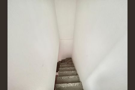 Casa de condomínio à venda com 124m², 3 quartos e 2 vagas Casa de condomínio à venda com 124m², 3 quartos e 2 vagasEscada