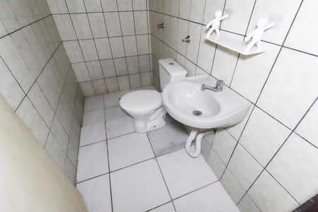 Banheiro de casa para alugar com 1 quarto, 50m² em Itaim Paulista, Itaquaquecetuba