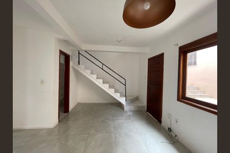 Casa de condomínio para alugar com 62m², 2 quartos e 1 vaga