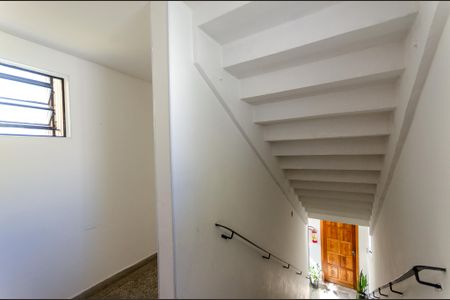 Apartamento para alugar com 46m², 2 quartos e 1 vaga Apartamento para alugar com 46m², 2 quartos e 1 vagaEscada
