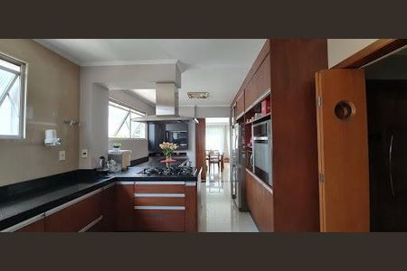 Apartamento à venda com 200m², 3 quartos e 3 vagas