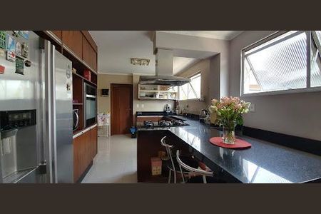 Apartamento à venda com 200m², 3 quartos e 3 vagas