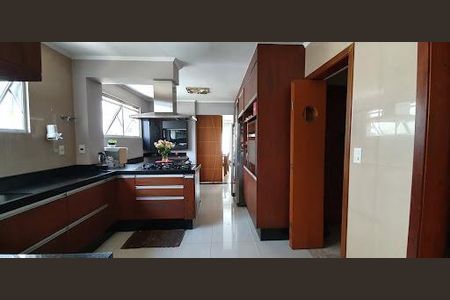 Apartamento à venda com 200m², 3 quartos e 3 vagas