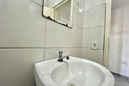 Banheiro de apartamento para alugar com 1 quarto, 42m² em Vila Clara, São Paulo