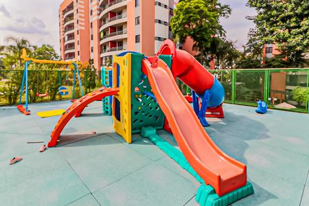 Apartamento à venda com 175m², 4 quartos e 3 vagasÁrea comum - Playground