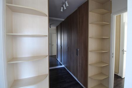 Apartamento à venda com 175m², 4 quartos e 3 vagasCloset do quarto 1