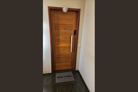 Apartamento à venda com 95m², 4 quartos e 1 vagaPorta de entrada
