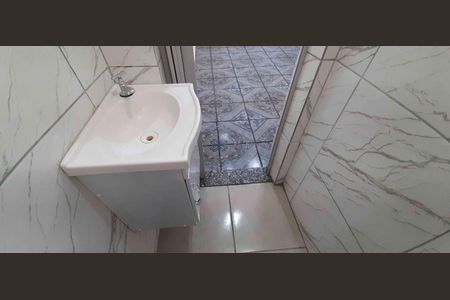 Banheiro de casa para alugar com 1 quarto, 35m² em Jardim Primeiro de Maio (chacara Fazendinha), Osasco