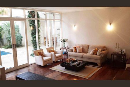 Casa à venda com 4 quartos, 366m² em Jardim Marajoara, São Paulo