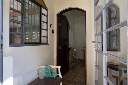 Casa à venda com 250m², 2 quartos e 2 vagas Casa à venda com 250m², 2 quartos e 2 vagasEntrada