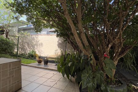 Casa à venda com 250m², 2 quartos e 2 vagas Casa à venda com 250m², 2 quartos e 2 vagasÁrea externa