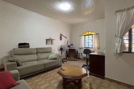 Casa à venda com 250m², 2 quartos e 2 vagas Casa à venda com 250m², 2 quartos e 2 vagasSala