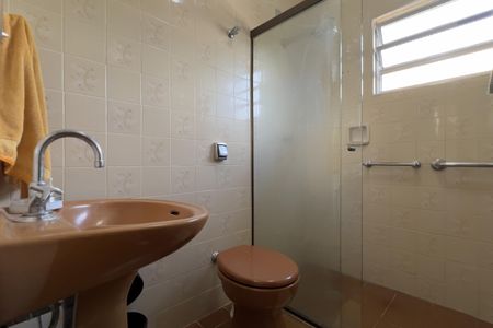 Casa à venda com 250m², 2 quartos e 2 vagas Casa à venda com 250m², 2 quartos e 2 vagasBanheiro