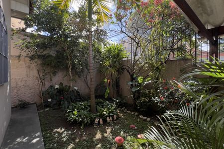 Casa à venda com 250m², 2 quartos e 2 vagas Casa à venda com 250m², 2 quartos e 2 vagasJardim