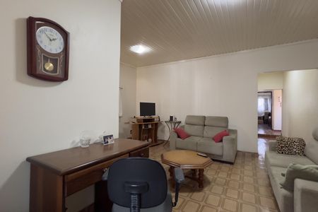 Casa à venda com 250m², 2 quartos e 2 vagas Casa à venda com 250m², 2 quartos e 2 vagasSala