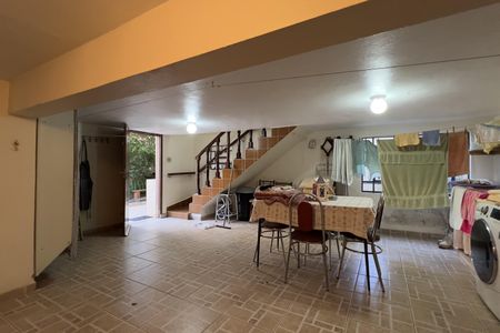 Casa à venda com 250m², 2 quartos e 2 vagas Casa à venda com 250m², 2 quartos e 2 vagasÁrea de Serviço