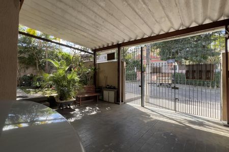 Casa à venda com 250m², 2 quartos e 2 vagas Casa à venda com 250m², 2 quartos e 2 vagasGaragem