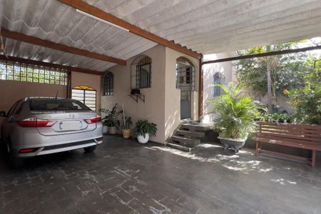 Casa à venda com 250m², 2 quartos e 2 vagas Casa à venda com 250m², 2 quartos e 2 vagasGaragem