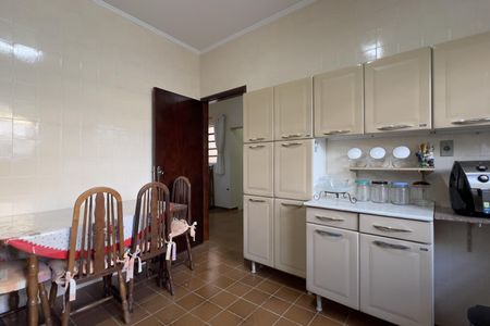 Casa à venda com 250m², 2 quartos e 2 vagas Casa à venda com 250m², 2 quartos e 2 vagasCozinha