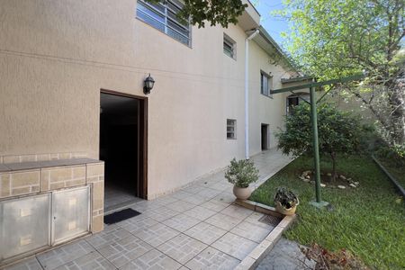 Casa à venda com 250m², 2 quartos e 2 vagas Casa à venda com 250m², 2 quartos e 2 vagasÁrea externa