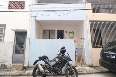 Casa à venda com 88m², 2 quartos e sem vaga Casa à venda com 88m², 2 quartos e sem vagaFachada