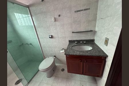 Casa à venda com 339m², 5 quartos e 3 vagasBanheiro da Suíte