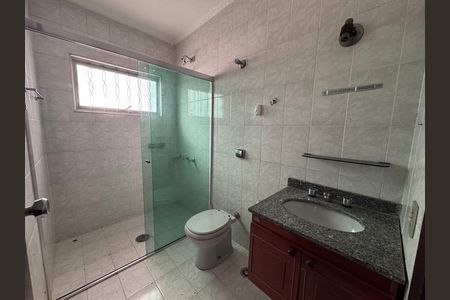 Casa à venda com 339m², 5 quartos e 3 vagasBanheiro da Suíte