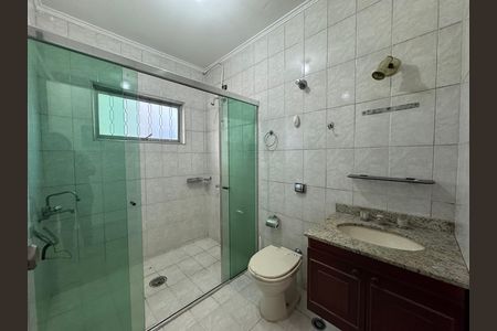 Casa à venda com 339m², 5 quartos e 3 vagasBanheiro 2