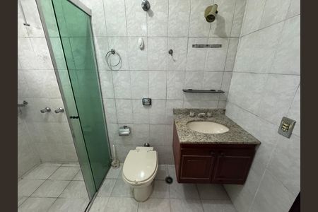 Casa à venda com 339m², 5 quartos e 3 vagasBanheiro 2