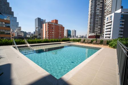 Studio à venda com 28m², 1 quarto e sem vaga Studio à venda com 28m², 1 quarto e sem vagaÁrea comum - Piscina